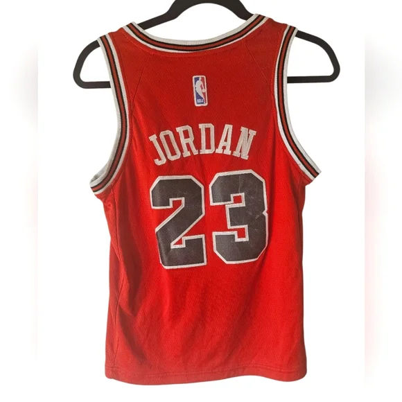 Nike Youth Boys Chicago Bulls #23 Michael Jordan Swingman Tank Jersey, Size M - Picture 3 of 5